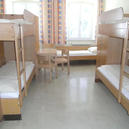 Jugend- Und Familiengaestehaus 호스텔 하일리겐불루트