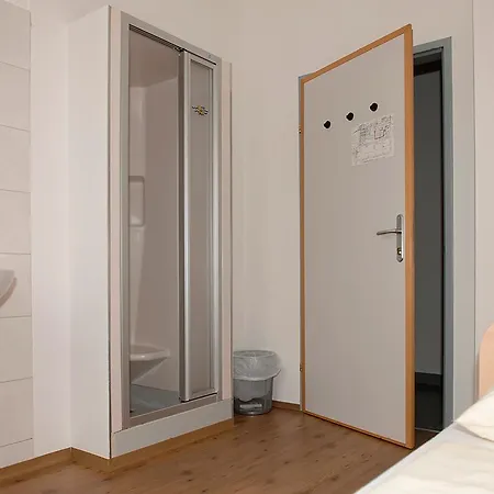Hostel Jugend- Und Familiengaestehaus *