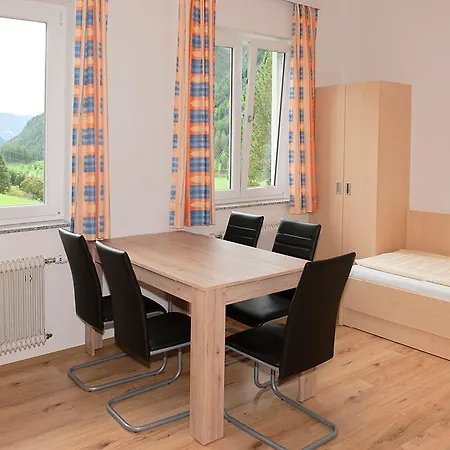 Jugend- Und Familiengastehaus *