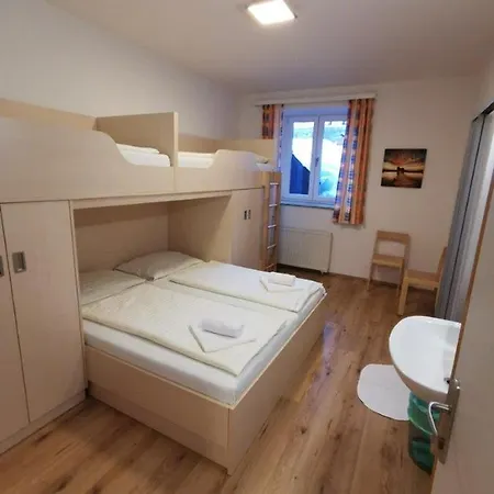 Jugend- Und Familiengastehaus * هيليغنبلت