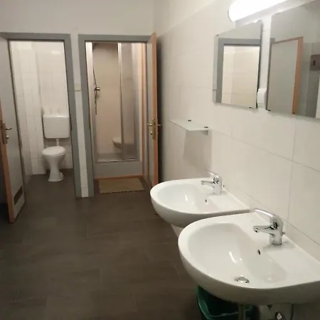 Jugend- Und Familiengastehaus * هيليغنبلت